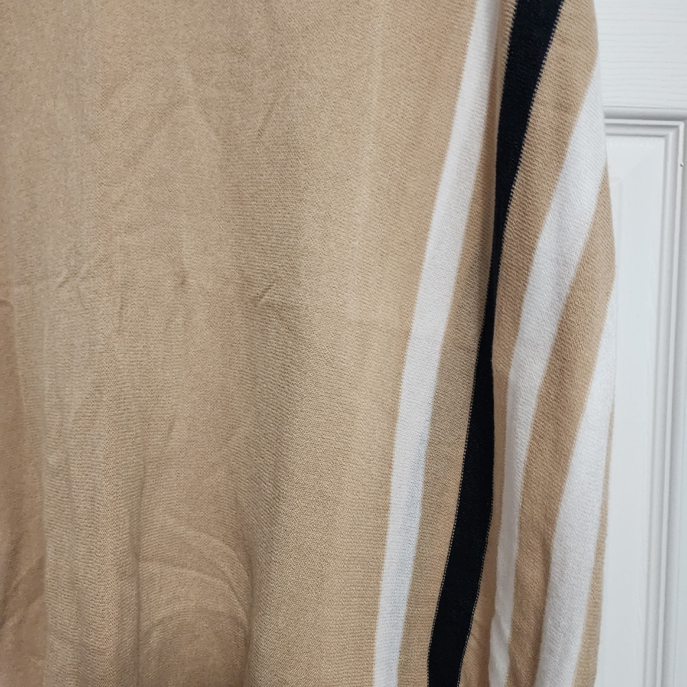 Beautiful Bat Wing Top - Picture 2 of 3